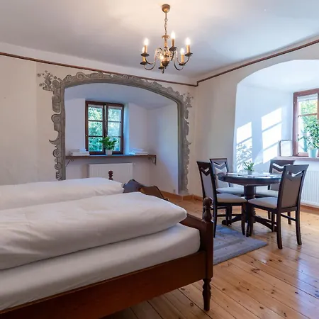 Ritterburg Hohenhardt - Ganze Burg Exklusiv Hébergement de vacances Wiesloch