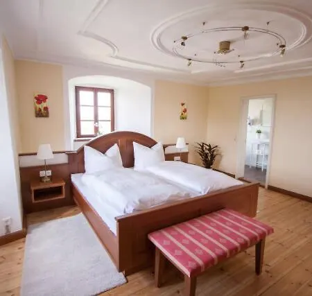 Hébergement de vacances Ritterburg Hohenhardt - Ganze Burg Exklusiv *