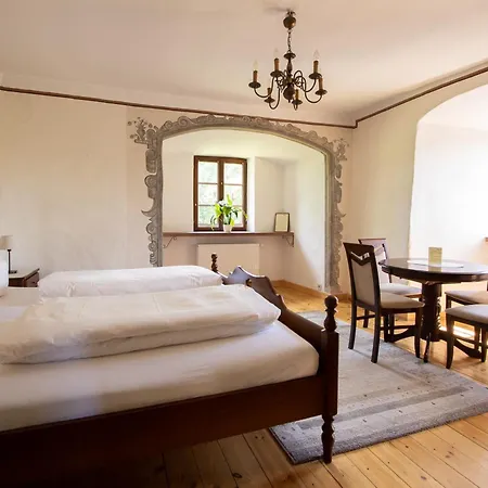 Hébergement de vacances Ritterburg Hohenhardt - Ganze Burg Exklusiv