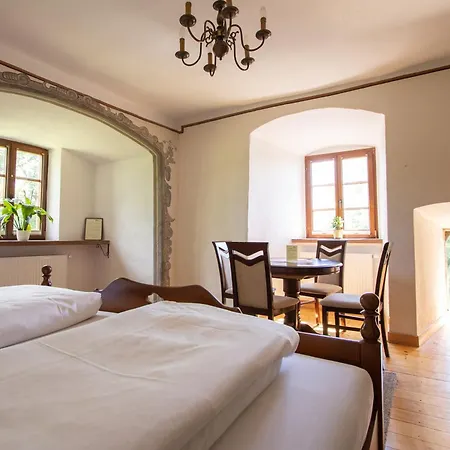 Hébergement de vacances Ritterburg Hohenhardt - Ganze Burg Exklusiv