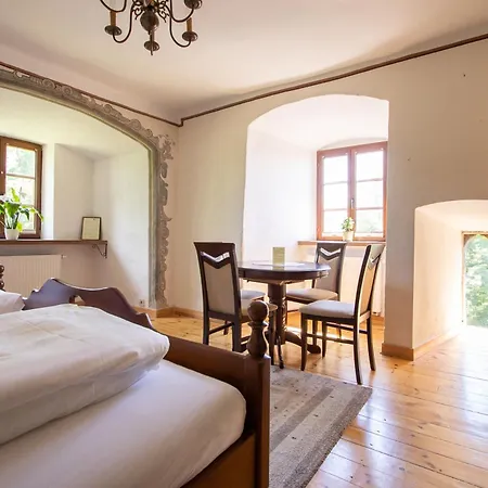 Hébergement de vacances Ritterburg Hohenhardt - Ganze Burg Exklusiv Wiesloch
